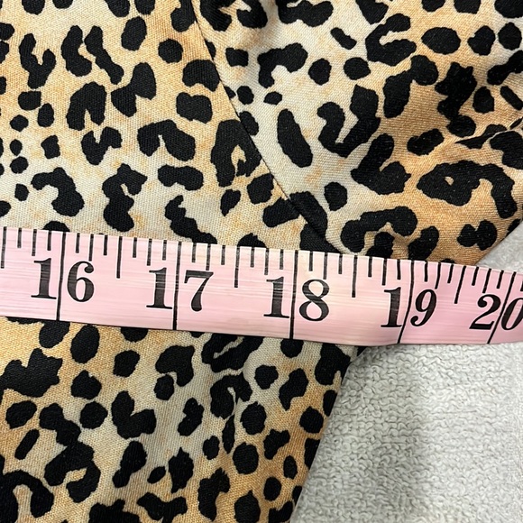 Hot Chillys Women’s Cheetah Print Quarter  Zip Top size medium - Picture 7 of 12
